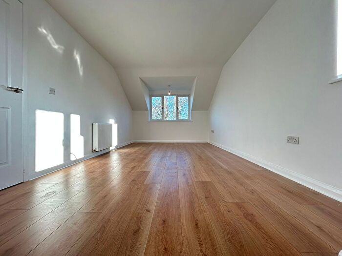 2 Bedroom Flat To Rent In Groveland Court, Ringwood Highway, Potters Green, Coventry, CV2