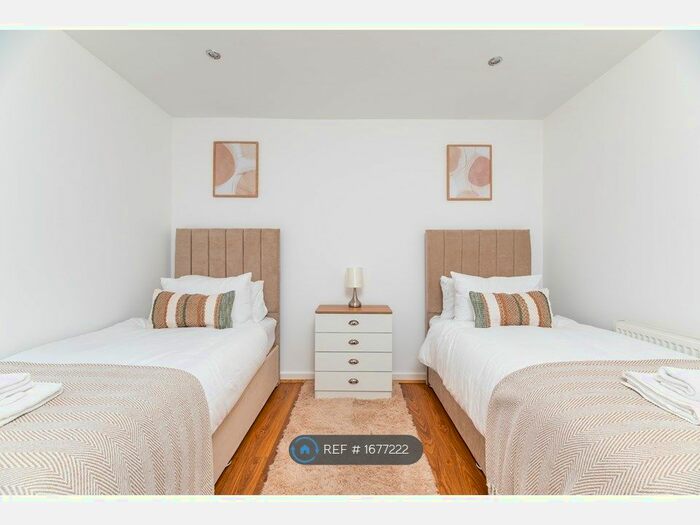 3 Bedroom End Of Terrace House To Rent In Fully Furnished In Leeds, Leeds, LS28