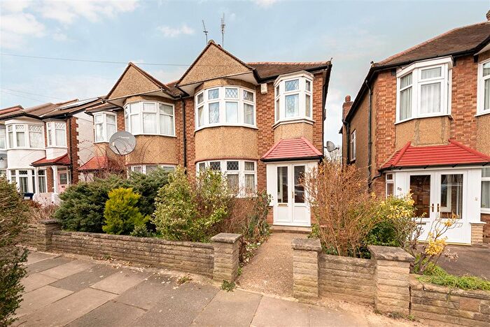 3 Bedroom Semi-detached House For Sale In Pymmes Green Road, London, N11