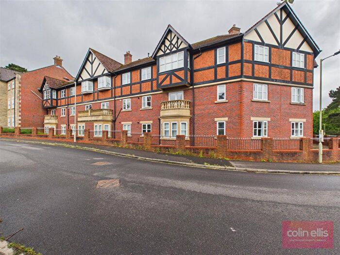 2 Bedroom Flat For Sale In Fenby Gardens, Scarborough, YO12
