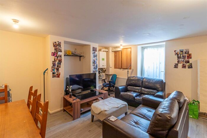 4 Bedroom House To Rent In Royal Park Avenue, Hyde Park, Leeds, LS6