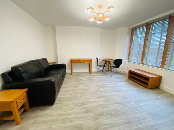 1 Bedroom Flat To Rent In Medina Villas, Hove, BN3