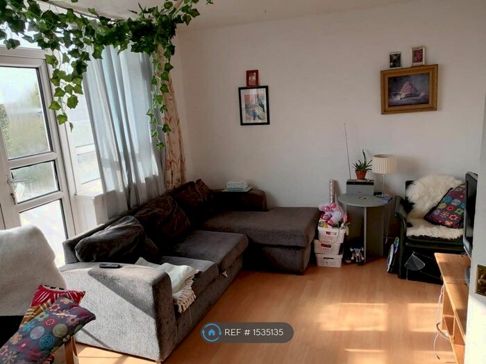 3 Bedroom Flat To Rent In Evelyn Road, London, E17