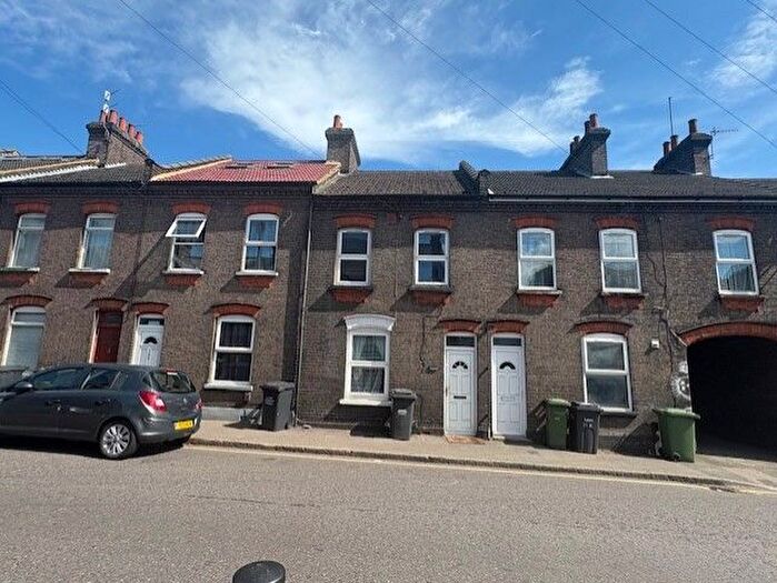 2 Bedroom Flat To Rent In A High Town Road, Luton, LU2