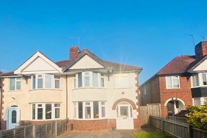 5 Bedroom Semi-Detached House To Rent In The Close, Leamington Spa, CV31