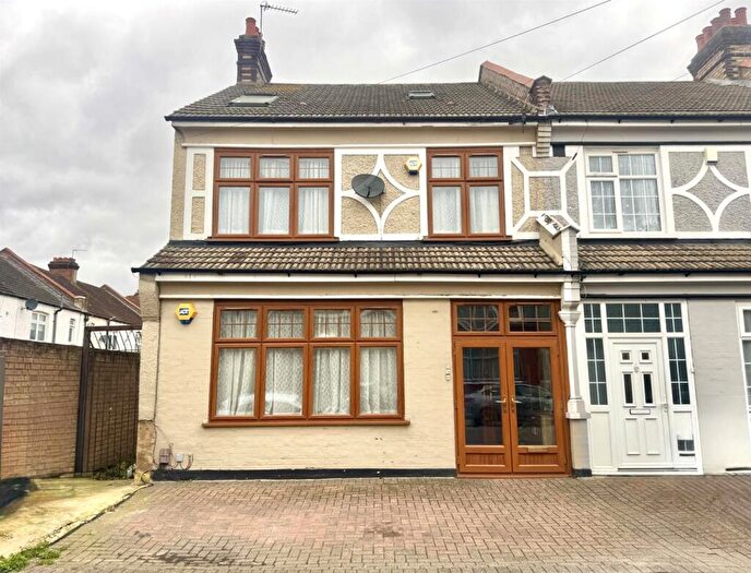 3 Bedroom End Of Terrace House For Sale In Heathview Road, Thornton Heath, CR7