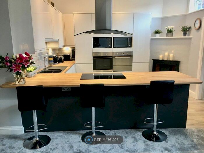 6 Bedroom Semi-Detached House To Rent In Balham Park Road, London, SW12