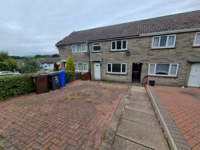 3 Bedroom Town House To Rent In Beachwood Road, Stocksbridge, S36