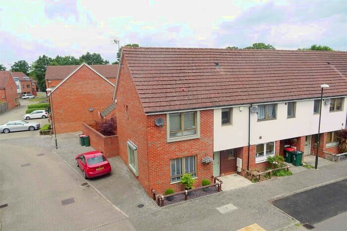 3 Bedroom End Of Terrace House To Rent In Spartan Way, Ifield, Crawley, RH11