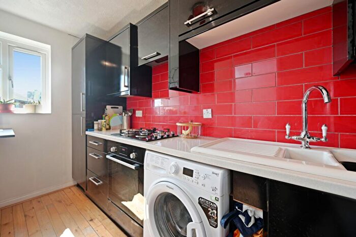 1 Bedroom Apartment For Sale In Kirk Rise, Sutton, SM1