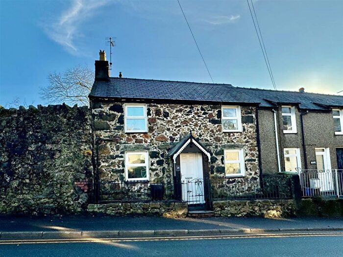 2 Bedroom End Of Terrace House To Rent In Ffordd Caernarfon, Pwllheli, LL53