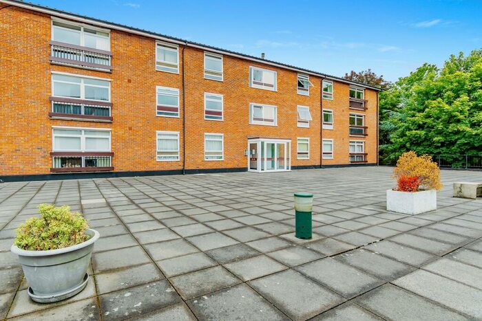 2 Bedroom Apartment To Rent In Maresfield, Croydon, CR0