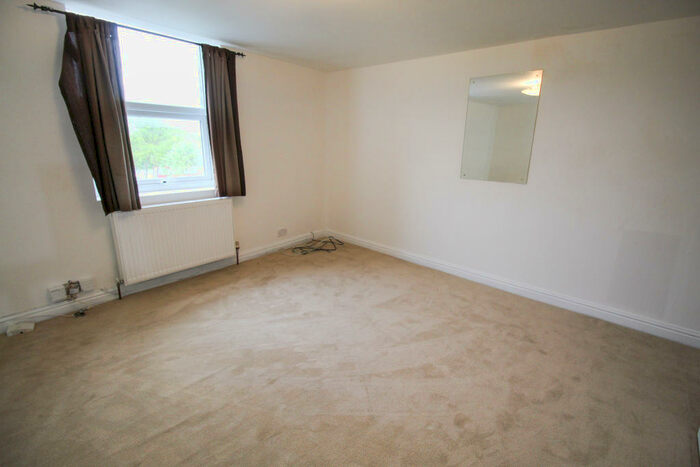 2 Bedroom Flat To Rent In The Lanes, Pudsey, LS28