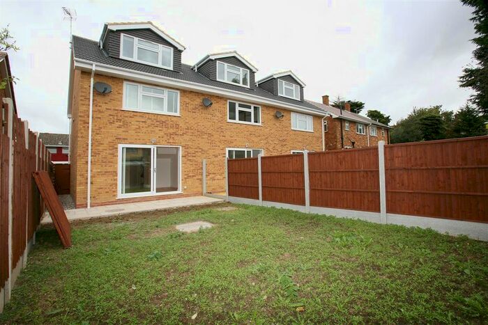 3 Bedroom End Of Terrace House To Rent In Fairview Drive, Chigwell, Essex, IG7