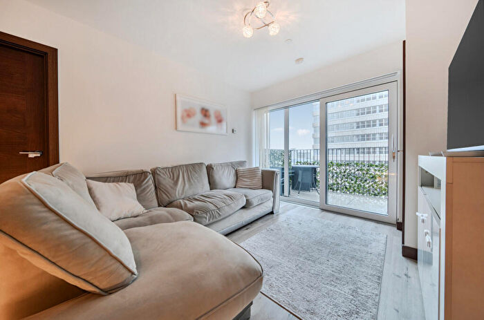 2 Bedroom Apartment For Sale In Victoria Avenue, Southend-on-Sea, Essex, SS2