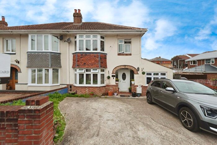 4 Bedroom Semi Detached House For Sale In Longmore Avenue, Southampton, Hampshire, SO19
