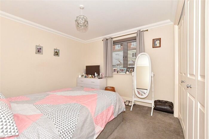 2 Bedroom Flat For Sale In Paxton Avenue, Hawkinge, Folkestone, Kent, CT18