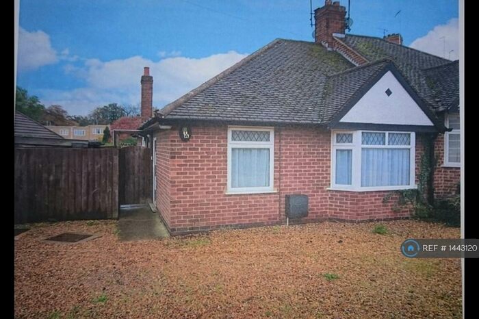 4 Bedroom Semi-Detached House To Rent In Parkfield Crescent, Northampton, NN4