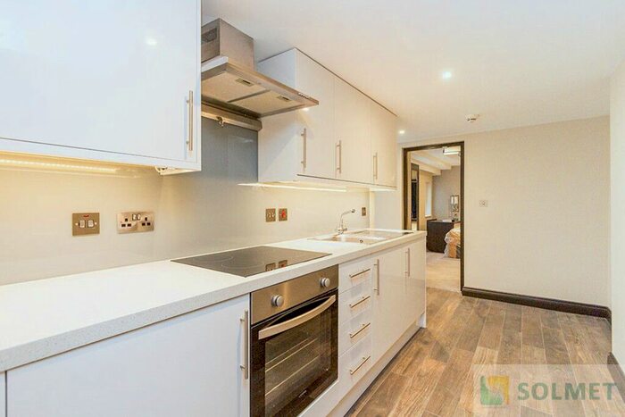 2 Bedroom Flat To Rent In Gloucester Terrace, Paddington, London, W2