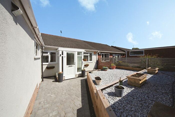 2 Bedroom Semi-detached Bungalow For Sale In Chalton Heights, Chalton, Luton, LU4