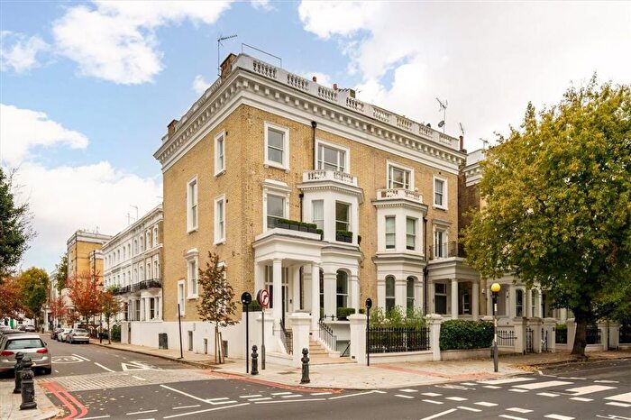 2 Bedroom Flat For Sale In Redcliffe Gardens, London, SW10