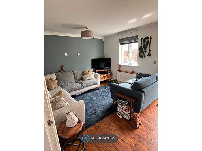 4 Bedroom Semi-Detached House To Rent In Anderby Walk, Westhoughton, Bolton, BL5