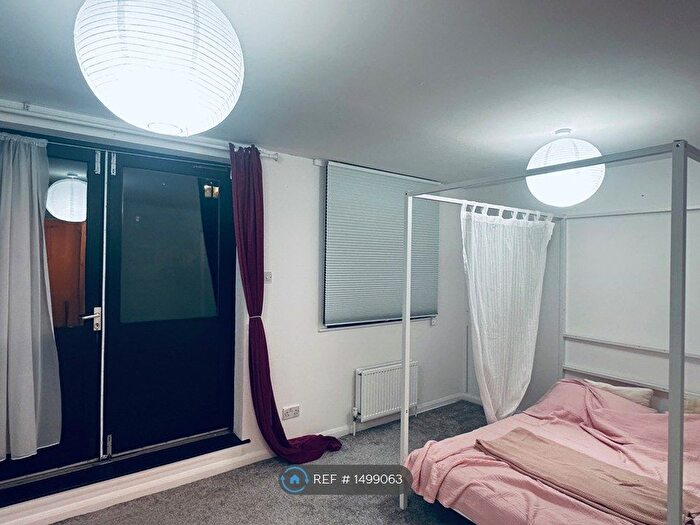 4 Bedroom End Of Terrace House To Rent In London, London, E1W