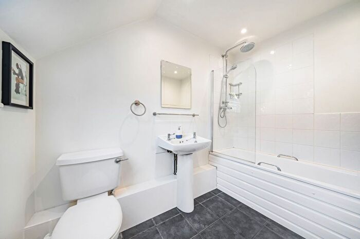 1 Bedroom Flat For Sale In Florence House, Beacon Road, Chatham, Kent., ME5
