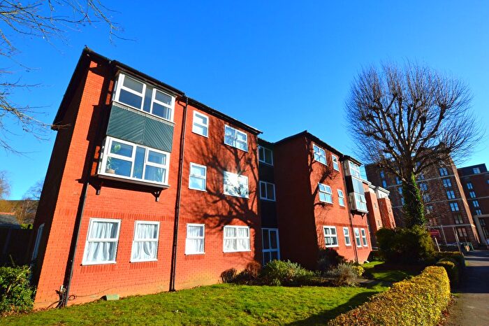 2 Bedroom Flat To Rent In Lime Tree Place, St Albans, AL1