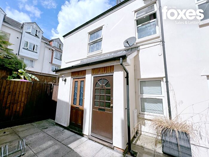 2 Bedroom Flat For Sale In - The Triangle, Bournemouth, Dorset, BH2