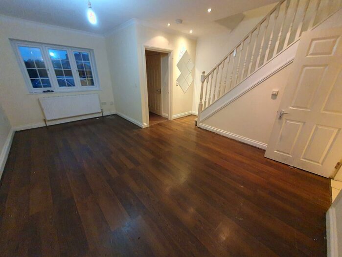 3 Bedroom Terraced House To Rent In Fullwell Avenue, Ilford, IG5