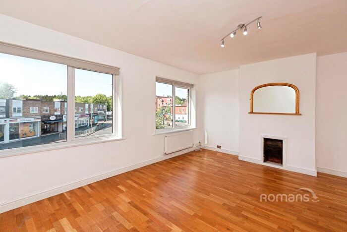 3 Bedroom Flat To Rent In The Parade, Frimley, Camberley, GU16