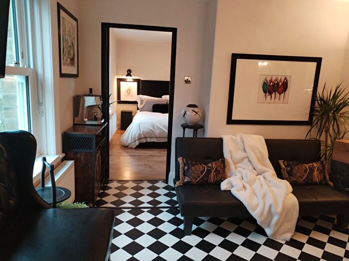 1 Bedroom Flat For Sale In Valley Drive, Harrogate, HG2