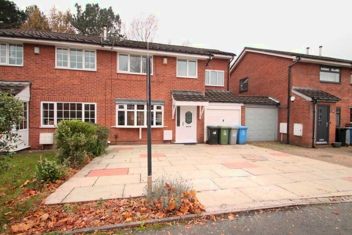 4 Bedroom Semi-Detached House To Rent In Firtree Avenue, Sale, M33