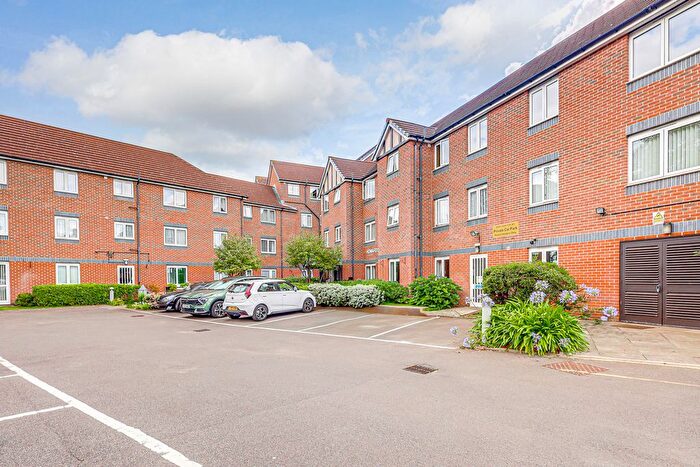 1 Bedroom Flat To Rent In Balmoral Road, Westcliff-On-Sea, SS0