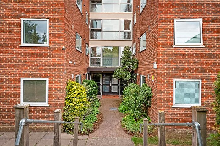 2 Bedroom Flat For Sale In Pampisford Road, Purley, CR8