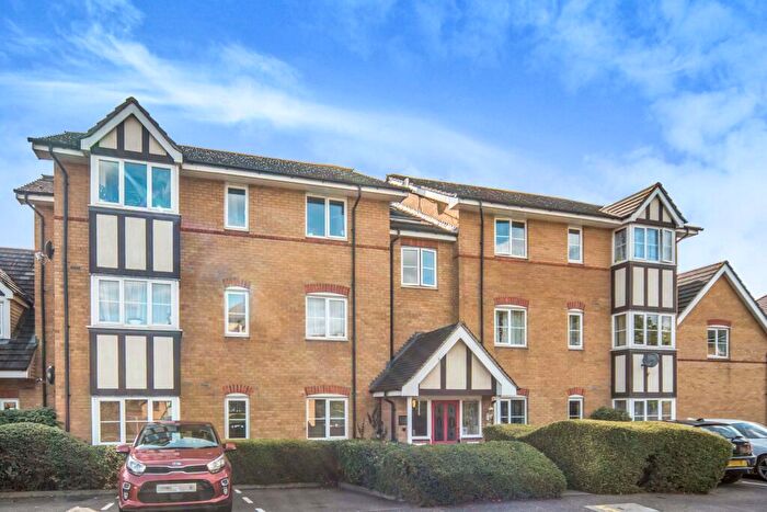 2 Bedroom Flat To Rent In Redwood Grove, Bedford, MK42