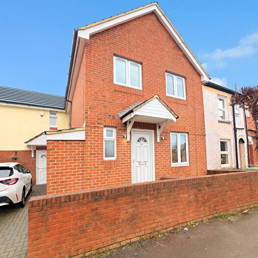 4 Bedroom Semi-Detached House To Rent In Hewitts Road, Southampton, SO15