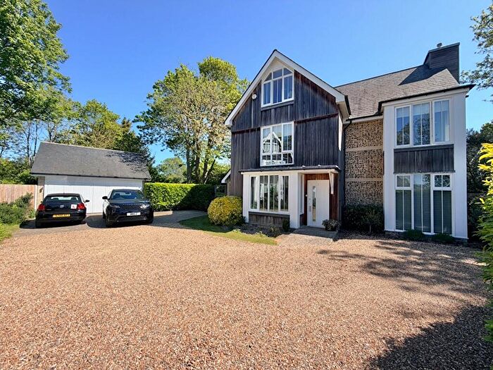 5 Bedroom Detached House For Sale In Elmwood Park, CT10