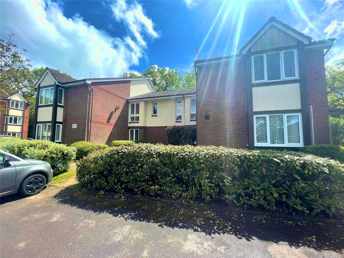 1 Bedroom Flat To Rent In Station Hill, Three Bridges, Crawley, West Sussex RH10