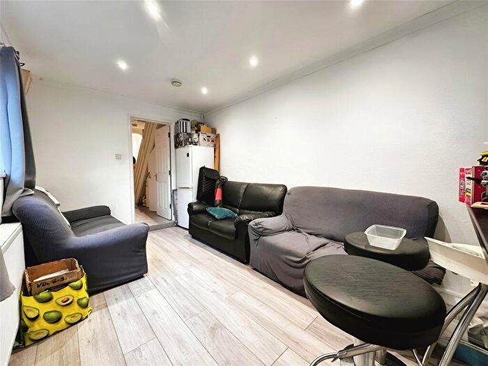 5 Bedroom House To Rent In Milton Road, Southampton, Hampshire, SO15