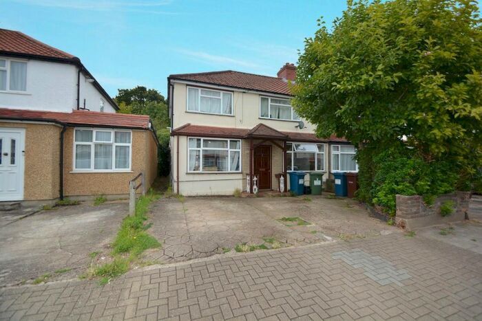 4 Bedroom Semi Detached House For Sale In Kenilworth Avenue, Harrow, HA2