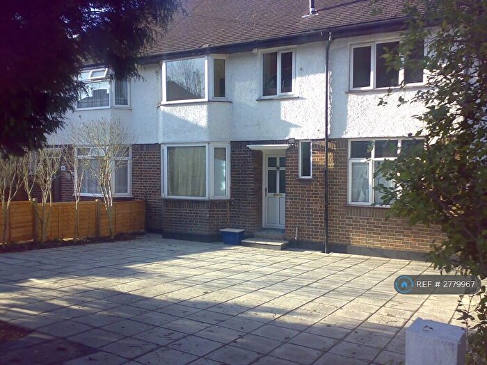 1 Bedroom Flat To Rent In Selborne Gardens, London, NW4