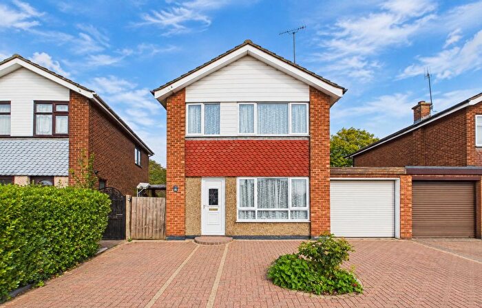3 Bedroom Detached House For Sale In Abbotts Drive, Stanford-Le-Hope, SS17