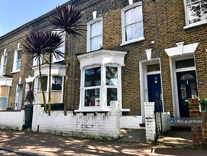 2 Bedroom Flat To Rent In New Cross, London, SE14