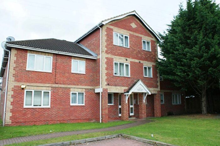 2 Bedroom Flat To Rent In Cromer Court, Slough, SL1