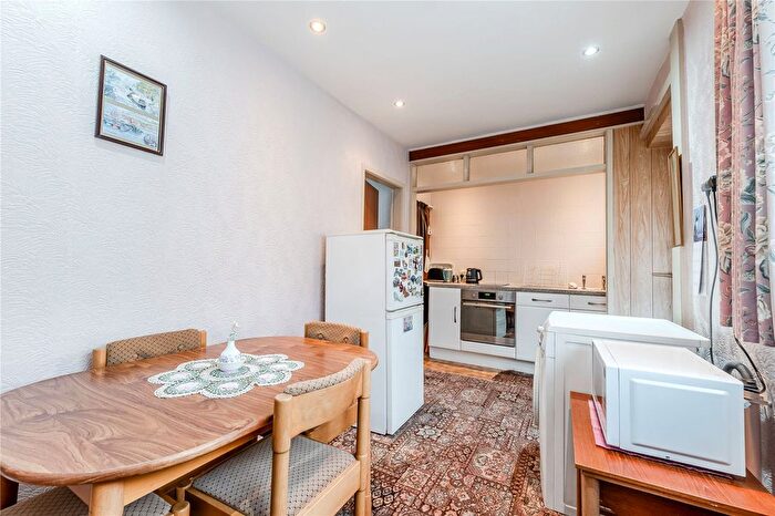 3 Bedroom Town House For Sale In Aston Grove, Leeds, West Yorkshire, LS13