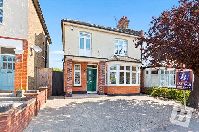4 Bedroom Semi-Detached House For Sale In Howard Road, Upminster, RM14