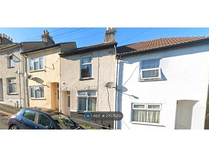 3 Bedroom Terraced House To Rent In Gordon Road, Chatham, ME4