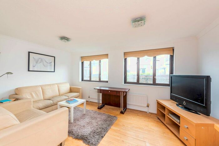 3 Bedroom Property For Sale In Redfield Lane, Kenway Village, London, SW5